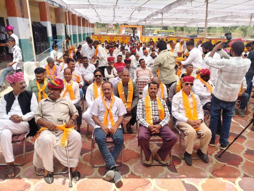 टिलोरा में नाथ चौहान परिवार का तृतीय स्नेह मिलन समारोह सफलतापूर्वक सम्पन्न, सामाजिक सुधार और शिक्षा पर विशेष जोर